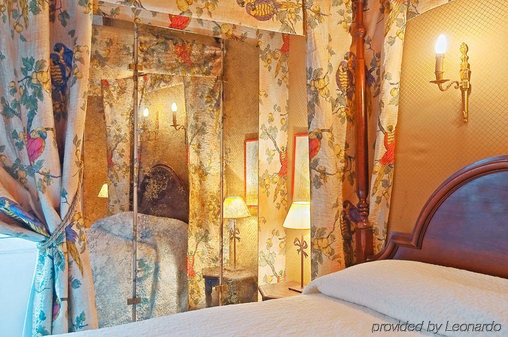 Tonic Hotel Saint Germain Des Pres Paris Room photo